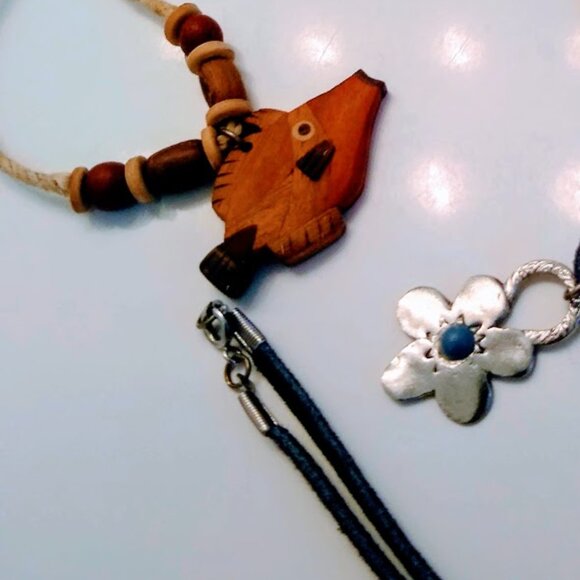 SET of 4  Kid's Teen Girl's Youth necklace assortment multi-materials/colors - Picture 4 of 15